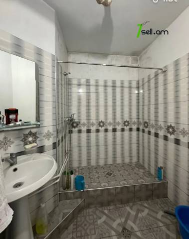 3 սենյականոց բնակարան Բաշինջաղյան փողոցում, 65 քմ, 10/16 հարկ, մի քանի պատշգամբ