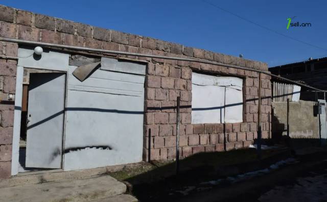Մեկ հարկանի քարե տուն, Կոմինտերնի փողոցի 2-րդ նրբանցք Գյումրիում, 144 քմ, եվրովերանորոգված