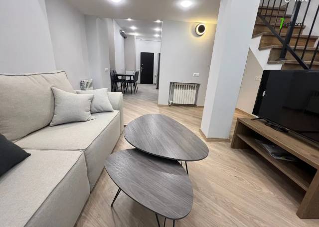 2 սենյականոց բնակարան Նալբանդյան փողոցում, 42 քմ, նախավերջին հարկ, բարձր առաստաղներ