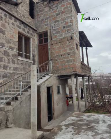 Երկու հարկանի քարե տուն Մարտիրոսյան փողոցում Աջափնյակում, 600 ք.մ.
