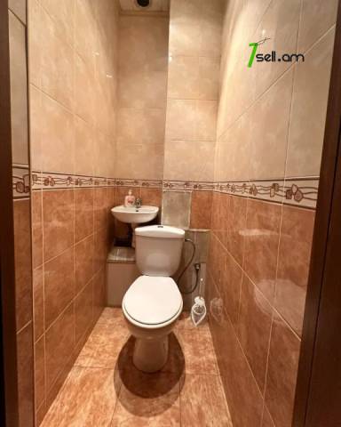 2 սենյականոց բնակարան Մաշտոցի պողոտայում, 60 ք.մ., բարձր առաստաղներ, 2/5 հարկ, կոսմետիկ վերանորոգում