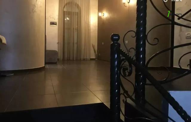 Երեք հարկանի քարե տուն, Դավթաշեն 3-րդ թաղամաս Դավիթաշենում, 332 ք.մ., 3+ սանհանգույց