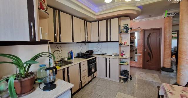 3 սենյականոց բնակարան, Ավան-Առինջ 1-ին միկրոշրջան, 60 քմ, 11/14 հարկ, եվրովերանորոգված