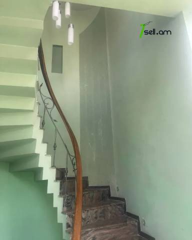3 սենյականոց բնակարան Մխիթար Հերացի փողոցում, 64 քմ, նախավերջին հարկ, կապիտալ վերանորոգված