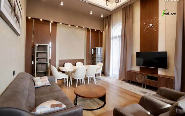 2 սենյականոց բնակարան, Komitas Ave, 66 ք.մ., բարձր առաստաղներ, կապիտալ վերանորոգված, քարե շենք