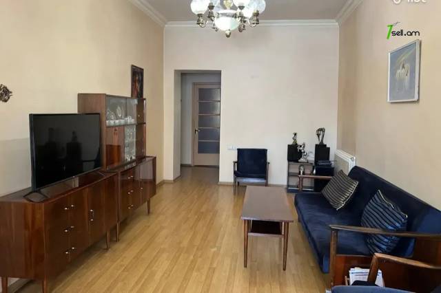 3 սենյականոց բնակարան Կիևյան փողոցում, 70 քմ, 2/5 հարկ, բարձր առաստաղներ, կապիտալ վերանորոգված