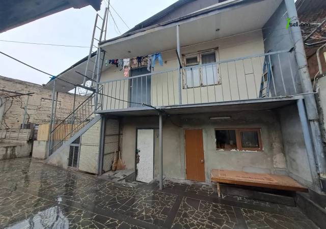 Երկու հարկանի քարե տուն Դավիթ Մալյան փողոցում Ավանում, 478 քմ, կոսմետիկ վերանորոգում