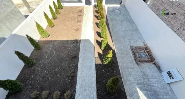 Երկու հարկանի քարե տուն Մելքումովի փողոցում Աջափնյակում, 300 ք.մ., 2 սանհանգույց