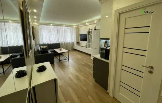 2 սենյականոց բնակարան Երվանդ Քոչարի փողոցում, 40 ք.մ., 5/9 հարկ, կապիտալ վերանորոգված