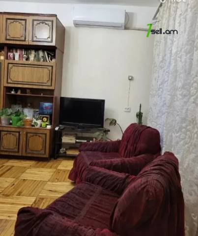 3 սենյականոց բնակարան Րաֆֆու փողոցում, 63 քմ, նախավերջին հարկ, մասնակի վերանորոգում