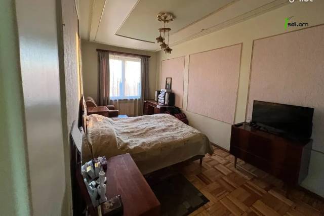 3 սենյականոց բնակարան Նելսոն Ստեփանյան փողոցում, 78 քմ, 5/9 հարկ, կապիտալ վերանորոգված