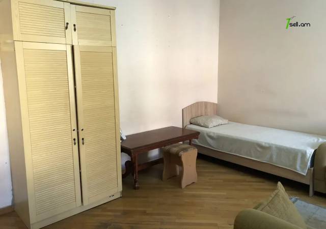 1 սենյականոց բնակարան Թումանյան փողոցում, 40 ք.մ., նախավերջին հարկ, կոսմետիկ վերանորոգում, քարե շենք