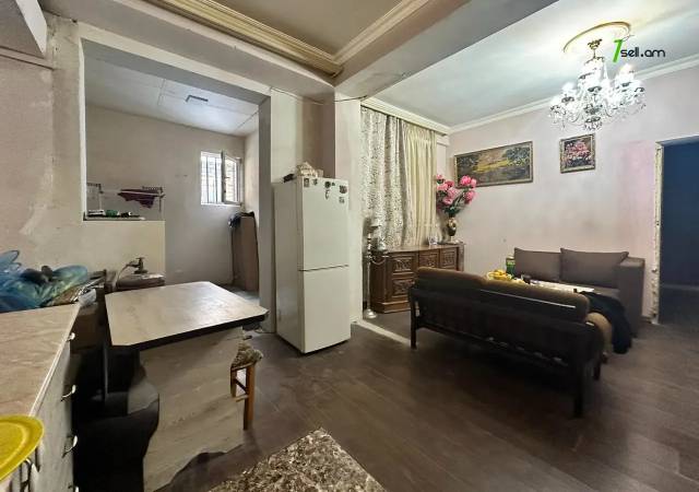 2 սենյականոց բնակարան Աթոյան փողոցում, 51 ք.մ., 1/4 հարկ, մասնակի վերանորոգում, քարե շենք