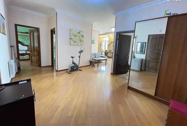 4 սենյականոց բնակարան նորակառույց շենքում Անտառային փողոցում, 125 ք.մ., 2 սանհանգույց