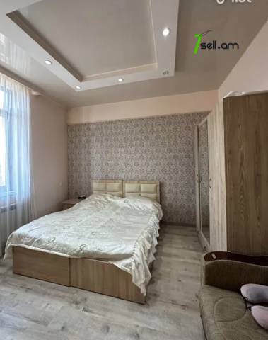 Երկու հարկանի տուն Հատիսի փողոցում Աբովյանում, 210 ք.մ., 3+ սանհանգույց, եվրովերանորոգված