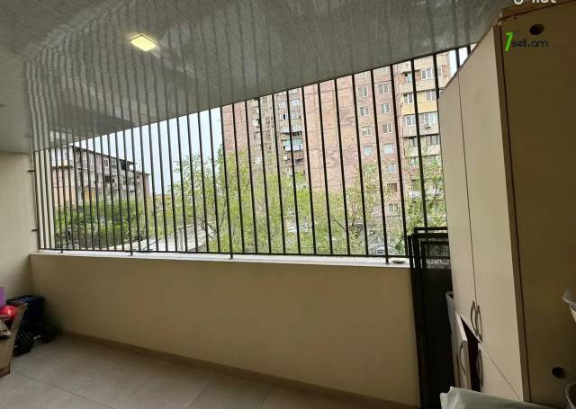 3 սենյականոց բնակարան Ռուբինյանց փողոցում, 78 քմ, 2 սանհանգույց, կապիտալ վերանորոգված, քարե շենք