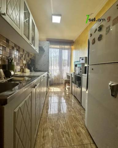 3 սենյականոց բնակարան Արցախի պողոտայում, 67 քմ, 1/14 հարկ, կապիտալ վերանորոգված, քարե շենք