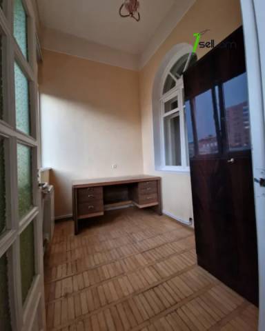 3 սենյականոց բնակարան Մոսկովյան փողոցում, 120 ք.մ., բարձր առաստաղներ, նախավերջին հարկ