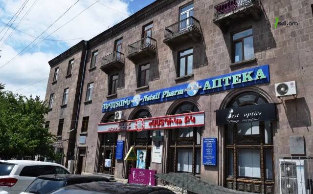 2 սենյականոց բնակարան Սայաթ-Նովա փողոցում, 40 քմ, բարձր առաստաղներ, կոսմետիկ վերանորոգում, քարե շենք