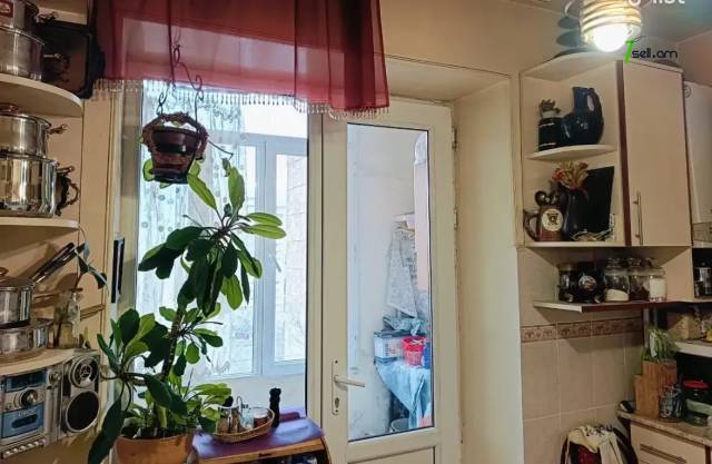 3 սենյականոց բնակարան Նելսոն Ստեփանյան փողոցում, 76 ք.մ., մի քանի պատշգամբ, կոսմետիկ վերանորոգում