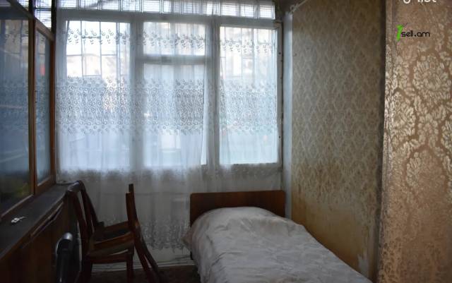 4 սենյականոց բնակարան Լվովյան փողոցում, 76 ք.մ., 1/5 հարկ, քարե շենք