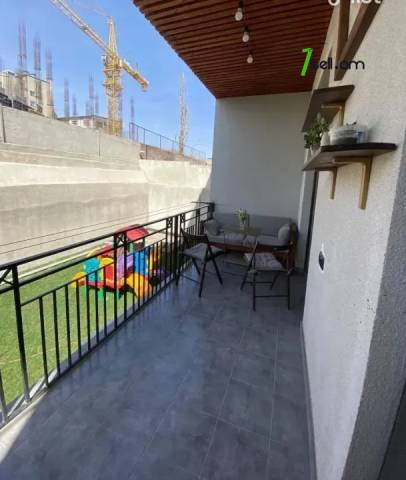 2 սենյականոց բնակարան նորակառույց շենքում Երզնկյան փողոցում, 61 քմ, 2/5 հարկ, բարձր առաստաղներ