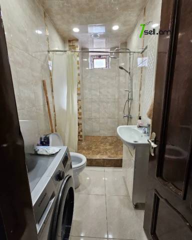 Երեք հարկանի տուն Պրահայի փողոցում կենտրոնում, 920 ք.մ., 3+ սանհանգույց, մասնակի վերանորոգում