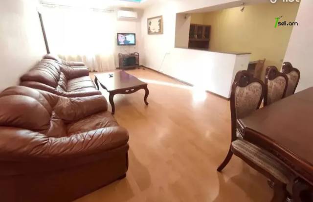 3 սենյականոց բնակարան Կարապետ Ուլնեցու փողոցում, 80 ք.մ., 4/6 հարկ, եվրովերանորոգված, քարե շենք