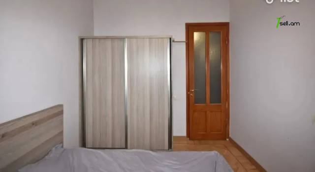 4 սենյականոց բնակարան Մոսկովյան փողոցում, 91 ք.մ., բարձր առաստաղներ, 2/5 հարկ, կապիտալ վերանորոգված