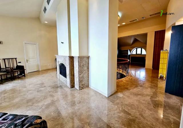 Երեք հարկանի քարե տուն Արաբկիրում, 3200 քմ, 3+ սանհանգույց, մեծ հողամաս, կապիտալ վերանորոգված