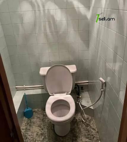 3 սենյականոց բնակարան Կոմիտասի պողոտայում, 99 քմ, 2/9 հարկ, 2 սանհանգույց, մասնակի վերանորոգում