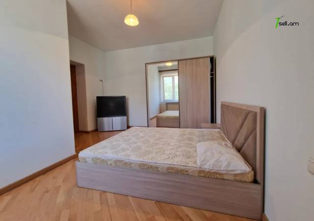 Երկու հարկանի քարե տուն Լուկաշինի փողոցում Աջափնյակում, 300 ք.մ., 3+ սանհանգույց, եվրովերանորոգված