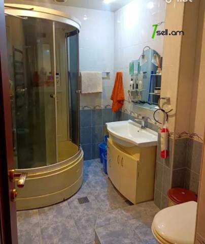 2 սենյականոց բնակարան, Նազարբեկյան թաղամաս, 50 ք.մ., նախավերջին հարկ, կապիտալ վերանորոգված