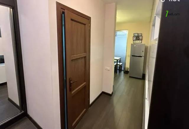 2 սենյականոց բնակարան Հանրապետության փողոցում, 54 ք.մ., բարձր առաստաղներ, եվրովերանորոգված