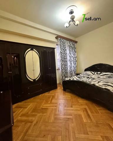 3 սենյականոց բնակարան Դերենիկ Դեմիրճյանի փողոցում, 70 քմ, 3/10 հարկ, կապիտալ վերանորոգված