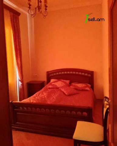 4 սենյականոց բնակարան Հովհաննես Թումանյանի փողոցում, 107 ք.մ., բարձր առաստաղներ, 2/5 հարկ