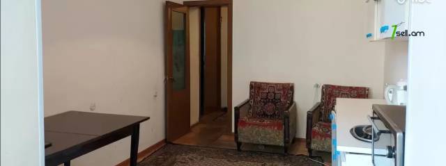 3 սենյականոց բնակարան Ավետիս Ահարոնյանի փողոցում, 100 ք.մ., 2 սանհանգույց, 3/5 հարկ