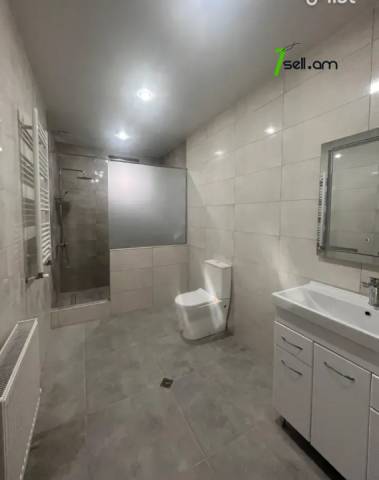 Երկու հարկանի տուն Առինջ 21-րդ փողոցում Առինջում, 12 քմ, 2 սանհանգույց, մասնակի վերանորոգում