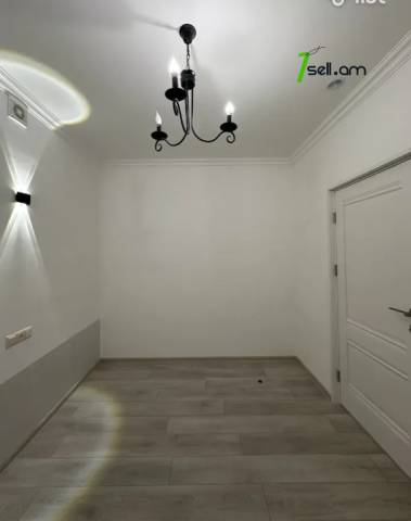 2 սենյականոց բնակարան Արամ Խաչատրյան փողոցում, 46 ք.մ., 1/5 հարկ, եվրովերանորոգված, քարե շենք