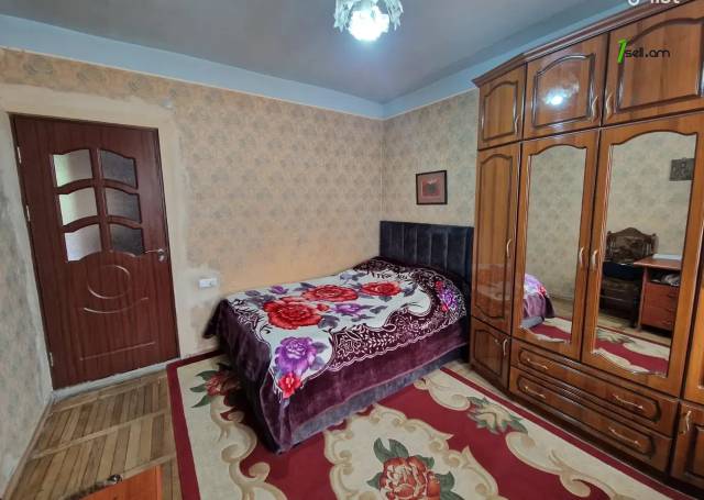 3 սենյականոց բնակարան Աշոտ Հովհաննիսյանի փողոցում, 78 քմ, նախավերջին հարկ, մասնակի վերանորոգում