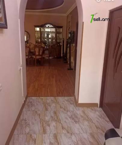 Երեք հարկանի քարե տուն Արաբկիրում, 300 ք.մ., 3+ սանհանգույց, մասնակի վերանորոգում