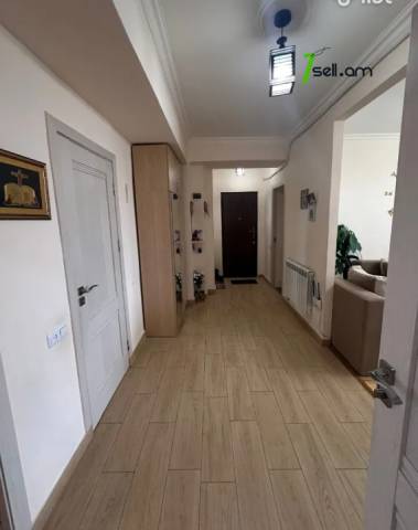 3 սենյականոց բնակարան, Ավան-Առինջ 1-ին միկրոշրջան, 82 քմ, նախավերջին հարկ, եվրովերանորոգված