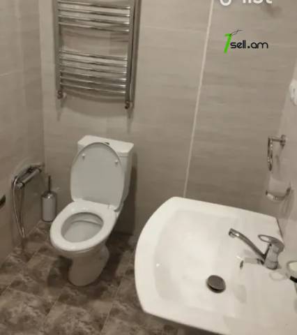 2 սենյականոց բնակարան նորակառույց շենքում Նիկողայոս Ադոնցի փողոցում, 42 ք.մ., բարձր առաստաղներ
