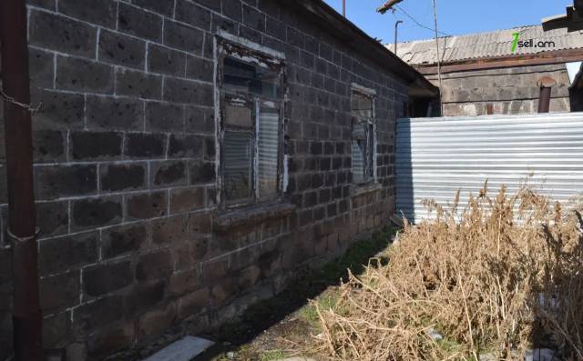 Մեկ հարկանի քարե տուն, Կոմինտերնի փողոցի 2-րդ նրբանցք Գյումրիում, 144 քմ, եվրովերանորոգված
