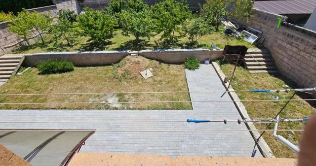 Երեք հարկանի տուն, Դուրյան թաղամաս Ավանում, 1190 քմ, 3+ սանհանգույց, կապիտալ վերանորոգված