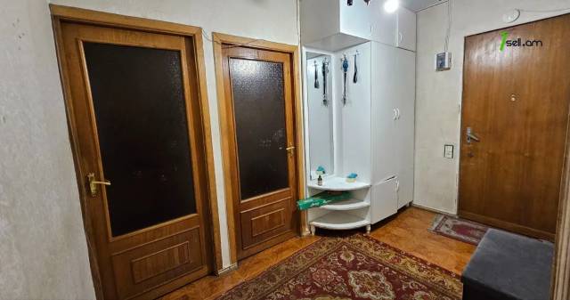 3 սենյականոց բնակարան Արտեմ Միկոյան փողոցում, 80 ք.մ., 3/5 հարկ, կապիտալ վերանորոգված, քարե շենք