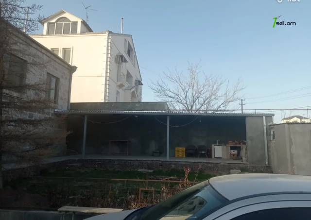 Մեկ հարկանի քարե տուն Զորավար Անդրանիկի փողոցում Քասախում, 120 քմ, 2 սանհանգույց