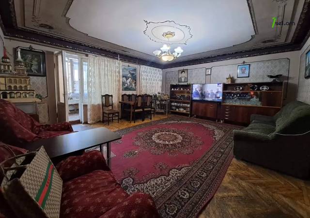 4 սենյականոց բնակարան Գյուլբենկյան փողոցում, 109 ք.մ., մի քանի պատշգամբ, նախավերջին հարկ, քարե շենք