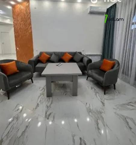 3 սենյականոց բնակարան նորակառույց շենքում Նիկողայոս Ադոնցի փողոցում, 75 ք.մ., 2 սանհանգույց