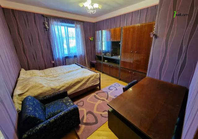 Երկու հարկանի քարե տուն Մարշալ Բաղրամյան պողոտայում կենտրոնում, 130 ք.մ., եվրովերանորոգված